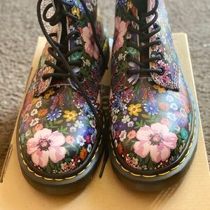 Dr. Martens Black Wanderlust US Women’s Size 9